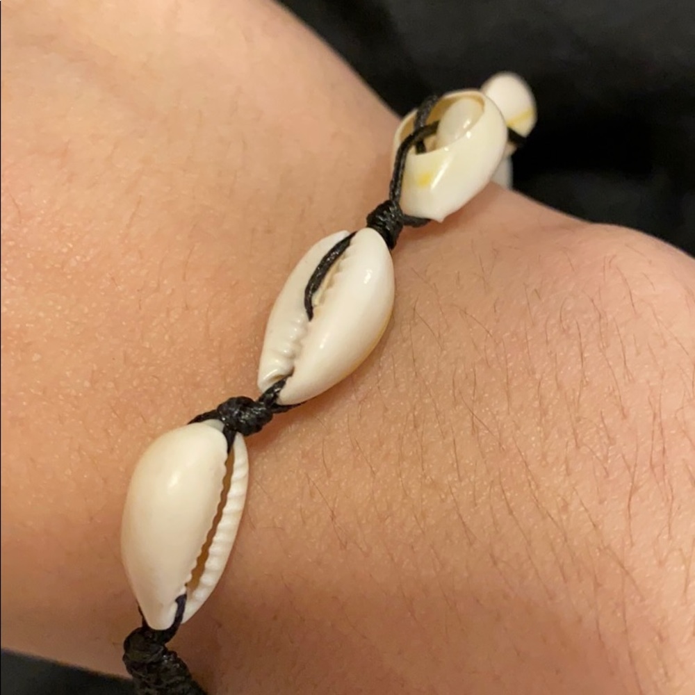 Shell Bracelet - Picture 2 of 4